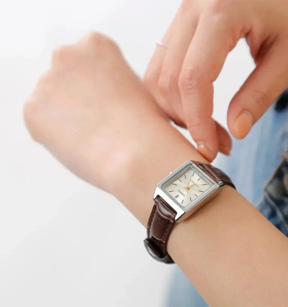 ZEGAREK DAMSKI CASIO LTP-V007L-9E + BOX (zd639j) ZEGAREK DAMSKI CASIO LTP-V007L-9E + BOX (zd639j) - Lorence 4971850030515