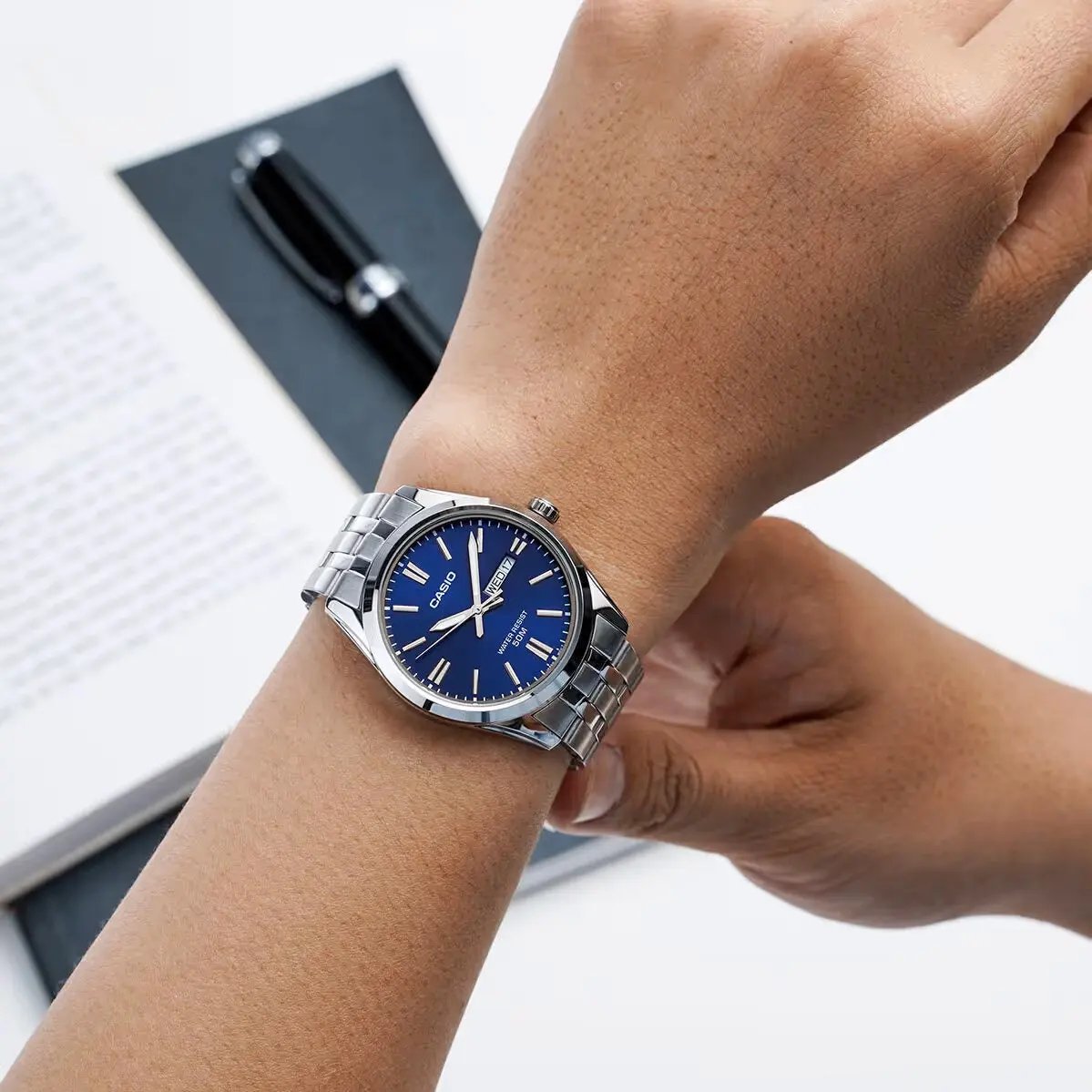 ZEGAREK MĘSKI CASIO MTP-1335D 2AV (zd026e) + BOX ZEGAREK MĘSKI CASIO MTP-1335D 2AV (zd026e) + BOX - Lorence 4971850945918