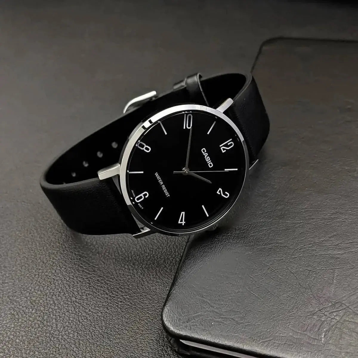 ZEGAREK MĘSKI CASIO MTP-VT01L-1B2 + BOX (zd165k) ZEGAREK MĘSKI CASIO MTP-VT01L-1B2 + BOX (zd165k) - Lorence 4549526285141