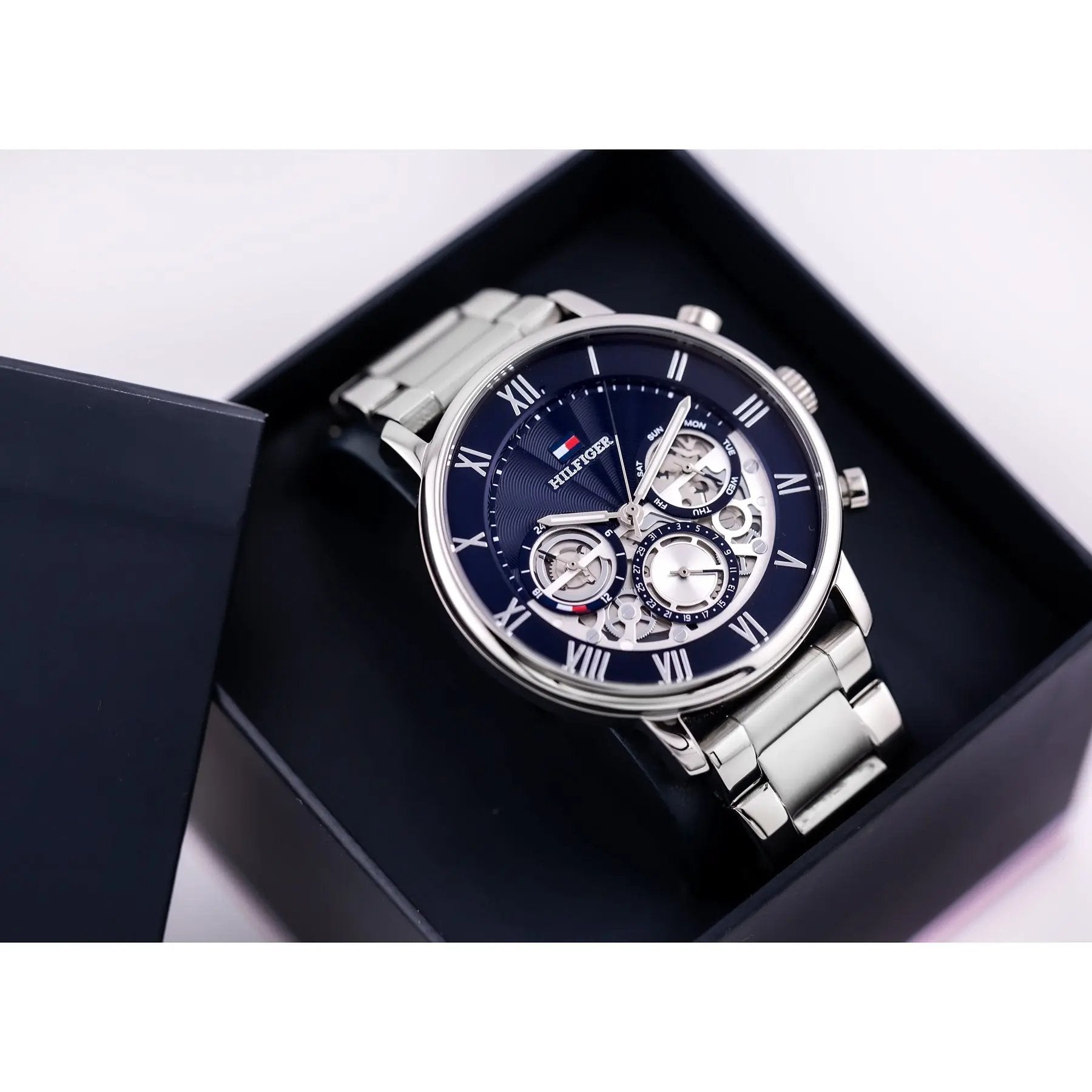 ZEGAREK MĘSKI TOMMY HILFIGER 1710569 Legend (zf107a) + BOX ZEGAREK MĘSKI TOMMY HILFIGER 1710569 Legend (zf107a) + BOX - Lorence 7613272539883