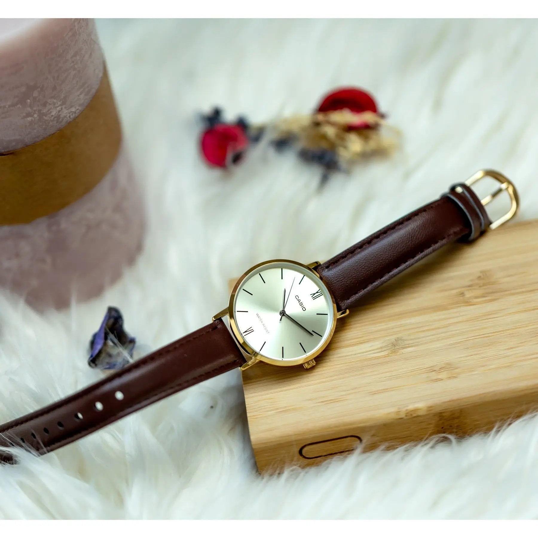 Zegarek Damski Casio LTP-VT01GL-9B + BOX Zegarek Damski Casio LTP-VT01GL-9B + BOX - Lorence 4549526270826