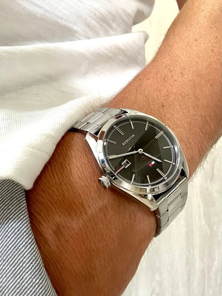 KLASYCZNY ZEGAREK MĘSKI TOMMY HILFIGER Theo 1710440 + BOX KLASYCZNY ZEGAREK MĘSKI TOMMY HILFIGER Theo 1710440 + BOX - Lorence 7613272419758