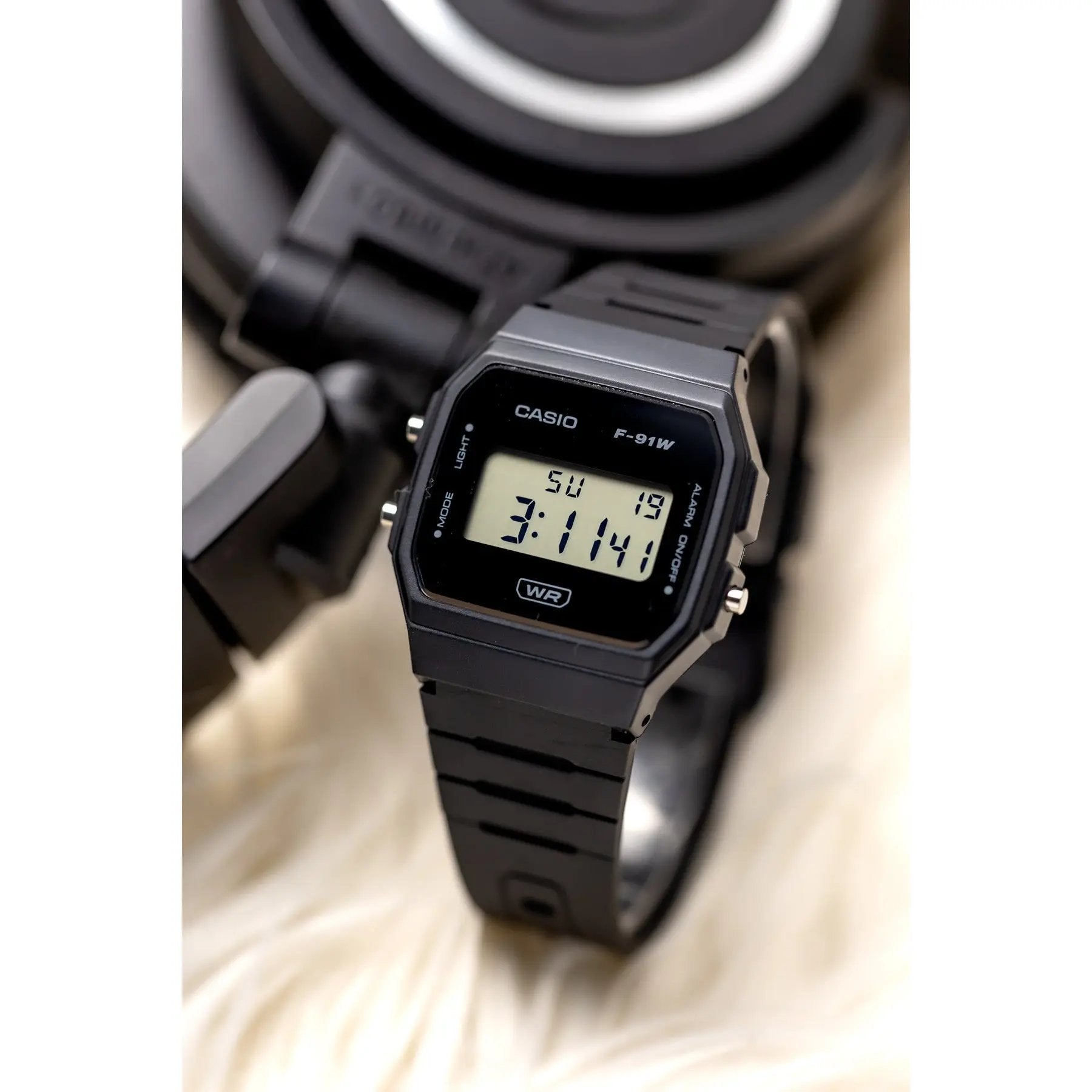 ZEGAREK MĘSKI CASIO F-91WB-1ADF + BOX ZEGAREK MĘSKI CASIO F-91WB-1ADF + BOX - Lorence 4549526378331