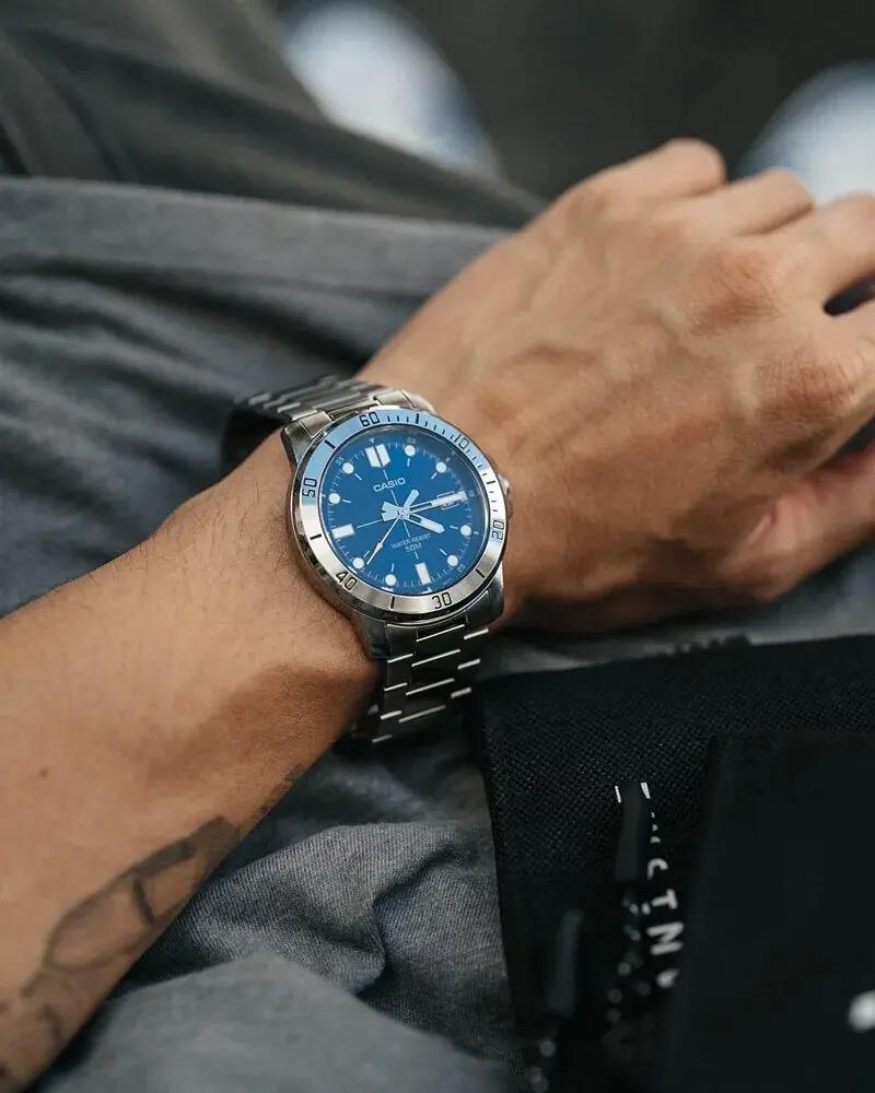 ZEGAREK MĘSKI CASIO MTP-VD01D-2E (zd185c) + BOX ZEGAREK MĘSKI CASIO MTP-VD01D-2E (zd185c) + BOX - Lorence 4549526188206