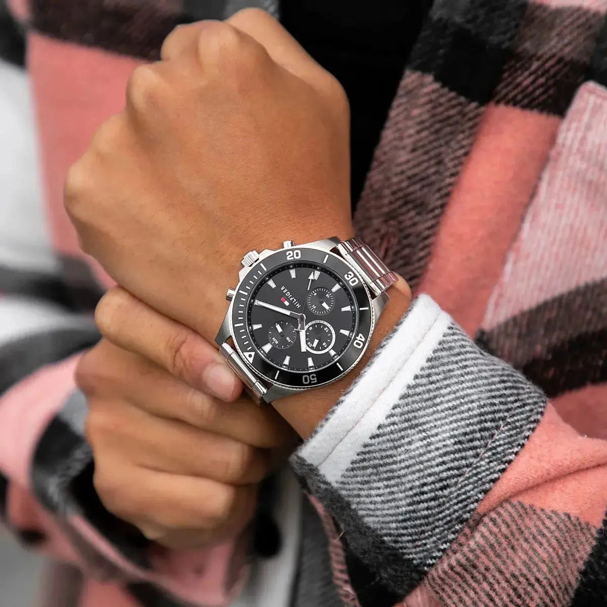 ZEGAREK MĘSKI TOMMY HILFIGER LARSON 1791916 (zf088e) ZEGAREK MĘSKI TOMMY HILFIGER LARSON 1791916 (zf088e) - Lorence 7613272443289