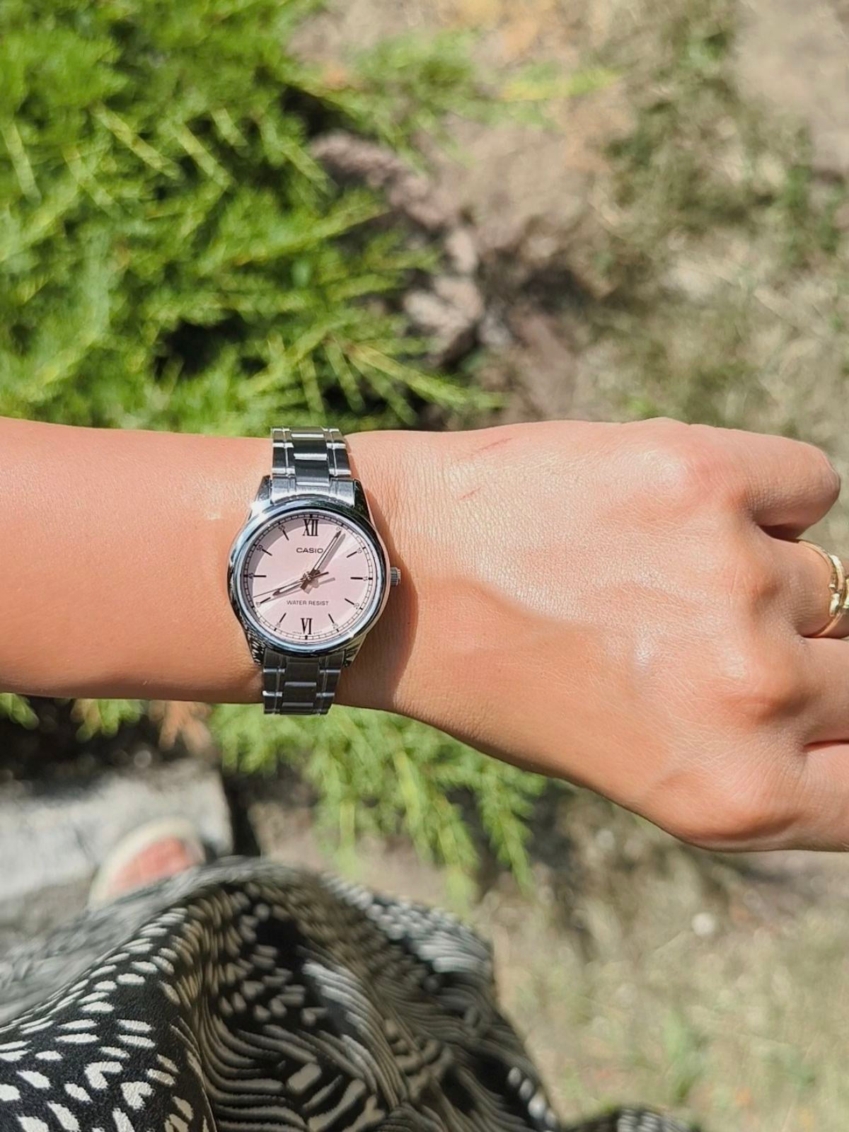 ZEGAREK DAMSKI CASIO LTP-V005D-4B2 (zd586h) + BOX ZEGAREK DAMSKI CASIO LTP-V005D-4B2 (zd586h) + BOX - Lorence 4549526221576