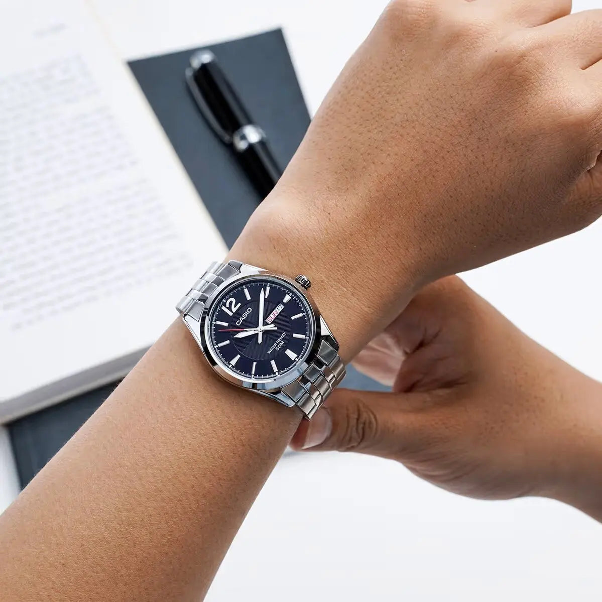 ZEGAREK MĘSKI CASIO MTP-1335D 1AV (zd026a) + BOX ZEGAREK MĘSKI CASIO MTP-1335D 1AV (zd026a) + BOX - Lorence 4971850945895