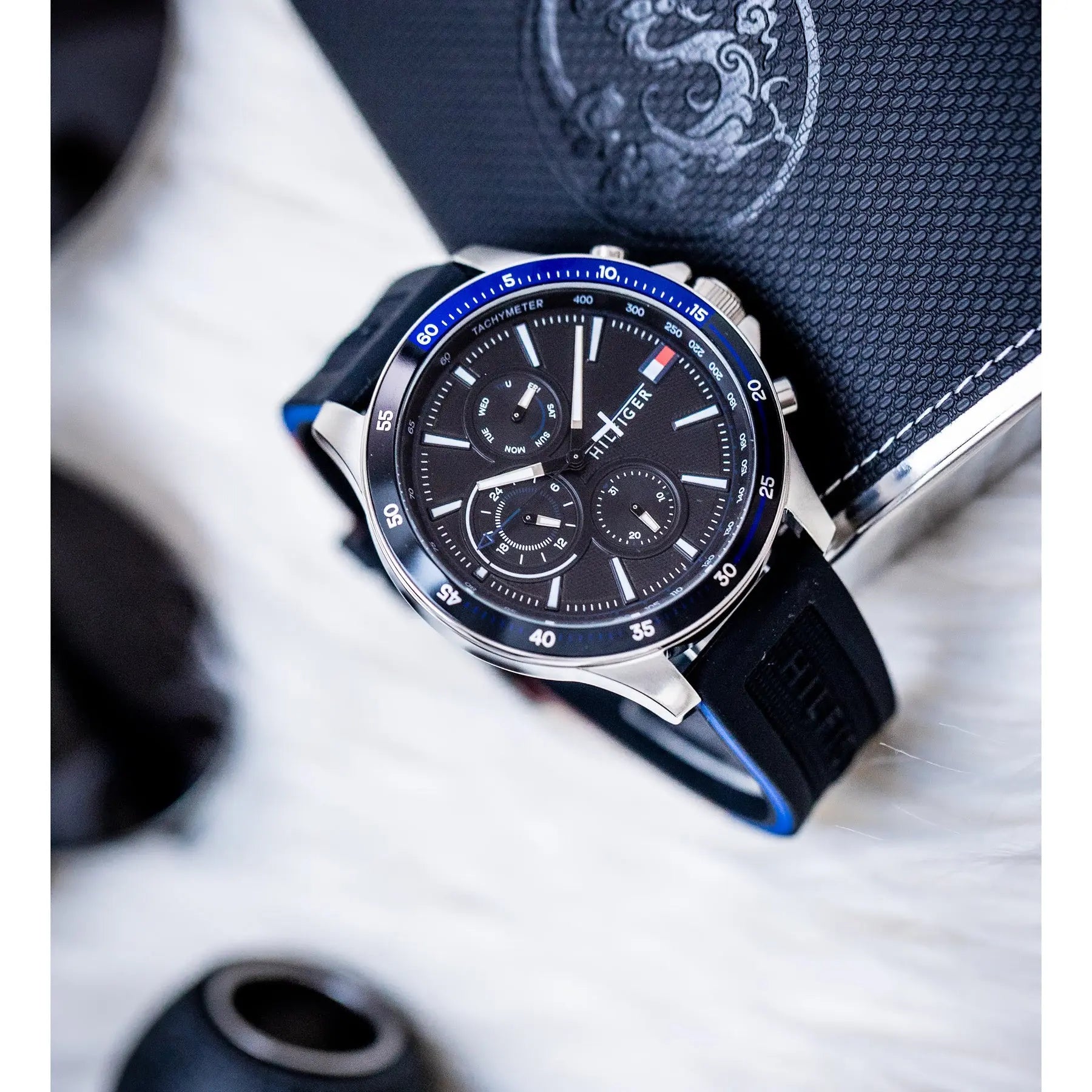 ZEGAREK MĘSKI TOMMY HILFIGER 1791724 BANK (zf023d) ZEGAREK MĘSKI TOMMY HILFIGER 1791724 BANK (zf023d) - Lorence 7613272379335