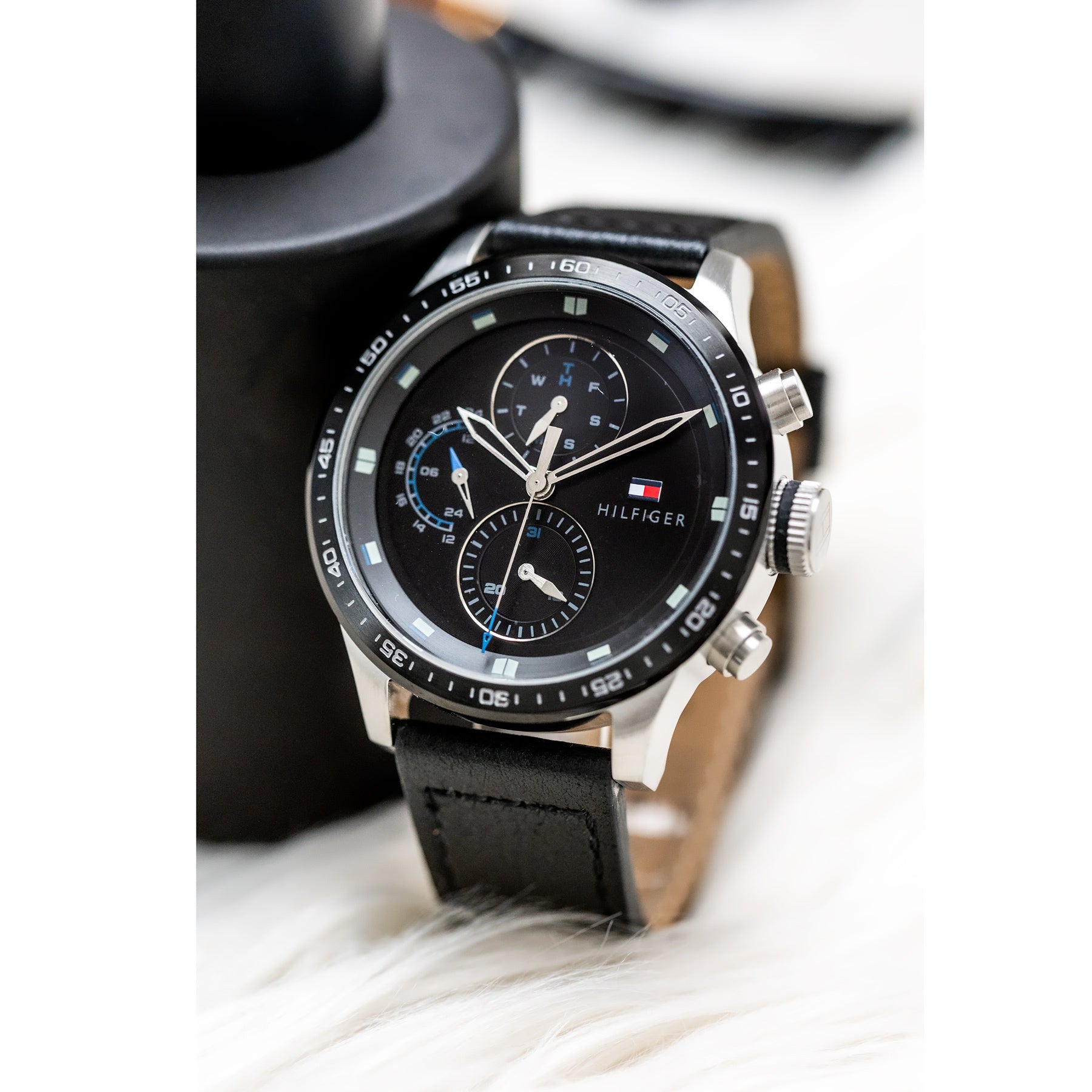ZEGAREK MĘSKI TOMMY HILFIGER 1791810 TRENT (zf042c) ZEGAREK MĘSKI TOMMY HILFIGER 1791810 TRENT (zf042c) - Lorence 7613272415750