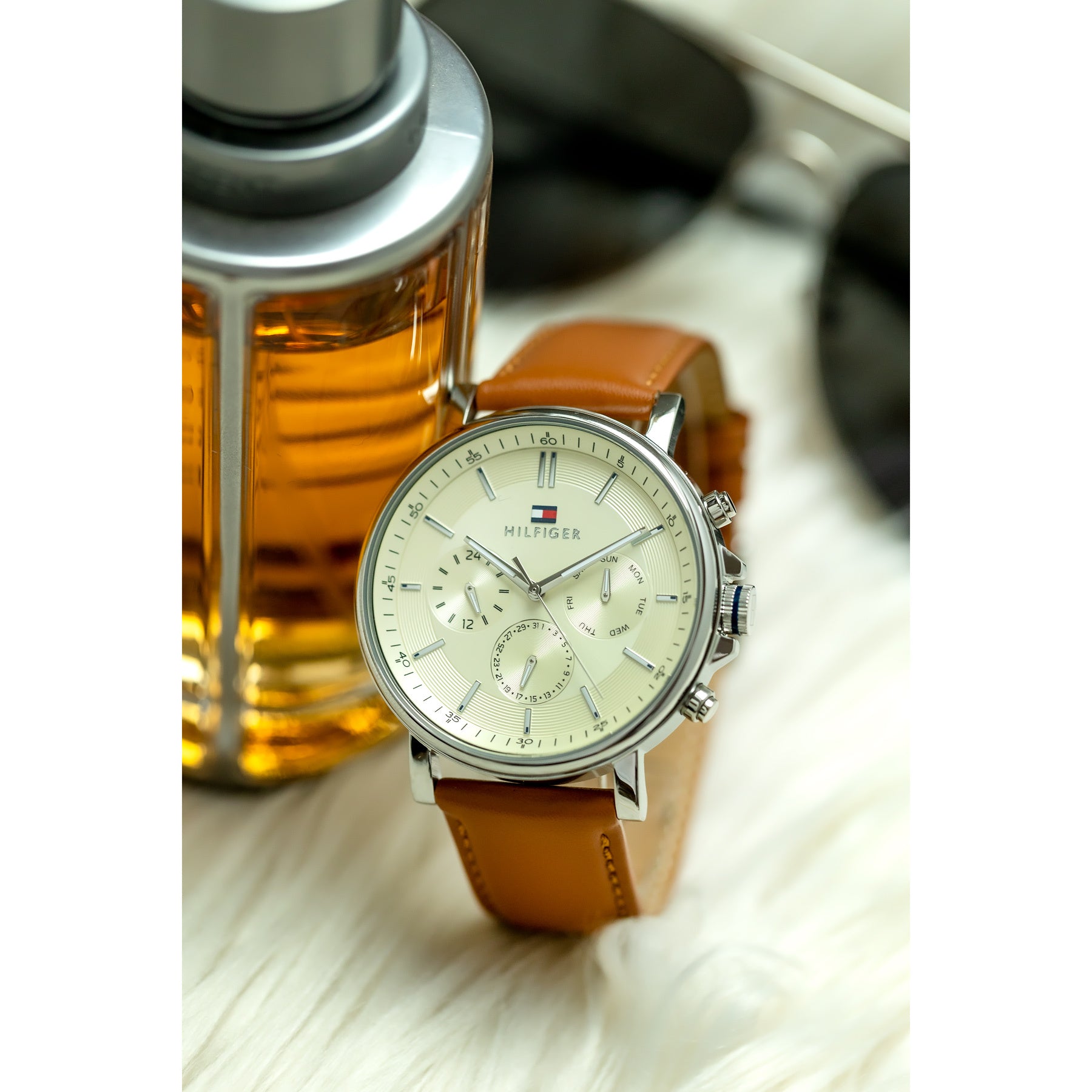ZEGAREK MĘSKI TOMMY HILFIGER TYSON 1792143 (zf100e) + BOX ZEGAREK MĘSKI TOMMY HILFIGER TYSON 1792143 (zf100e) + BOX - Lorence 7613272589758